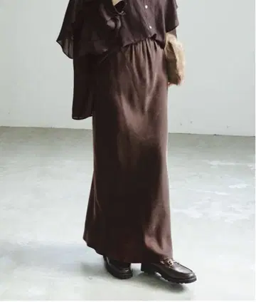 NOBLE 큐프라 내로우 새틴 스커트 브라운