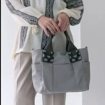 이어 파피요네 (ear PAPILLONNER) 토트백 수지 S 사이즈