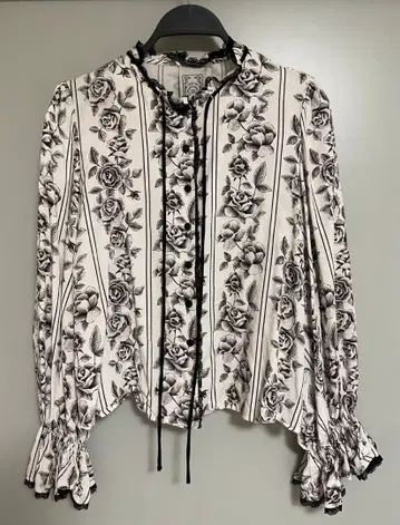 TNEWTIES 투엔티즈 몽유병 꽃무늬 블라우스 화이트 M 사이즈