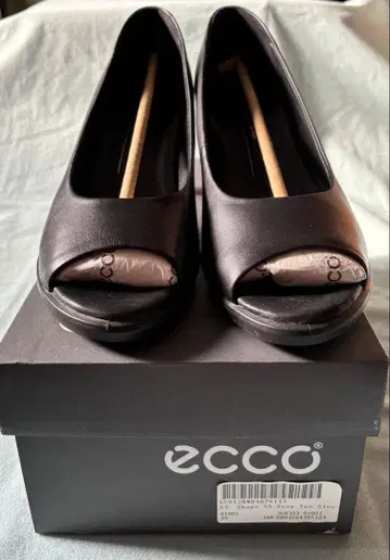 ECCO 블랙 가죽 오픈토 펌프스