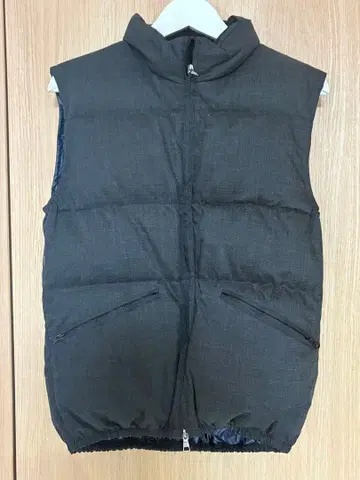 뷰티 앤 유스 다크 그레이 다운 베스트