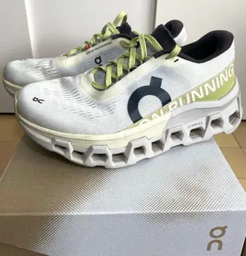 On 클라우드 몬스터 러닝화 화이트/라임
