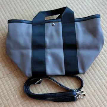 그레이와 블랙 토트백 LIZDAYS