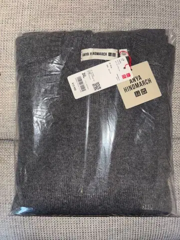 [ 완판템 새상품 ] 유니클로 아냐 힌드마치 캐시미어 크루넥 스웨터