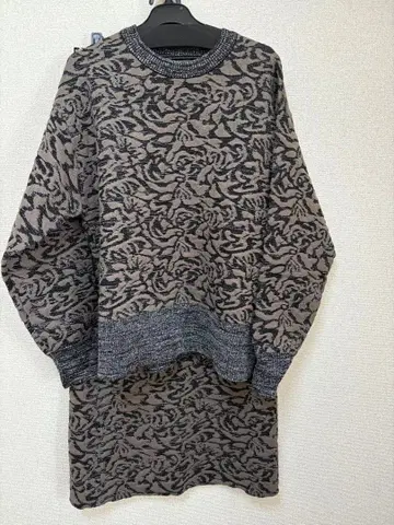 새상품 이번 시즌 라디에이트 뉴앙스 자카드 라메 니트 셋업 베이지