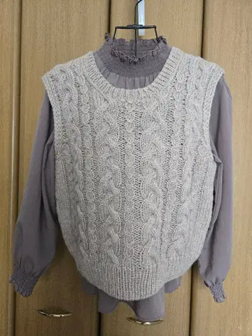 케이블 짜임 니트 베스트 L 사이즈 손뜨개질 베이지
