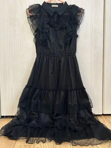 [ 엑시즈팜 ] 프릴 슬리브리스 롱 원피스 아가씨