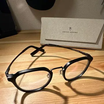 UNITED ARROWS 블랙 오벌 안경