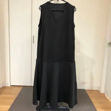 블랙 슬리브리스 니트 원피스