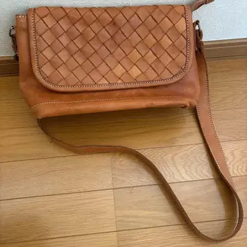 브라운 가죽 뜨개질 숄더백