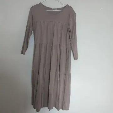 코히나 V넥 티어드 원피스 그레이지