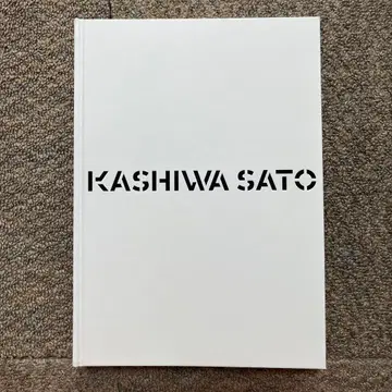 사토 가시와 전시 도록 사인 포함