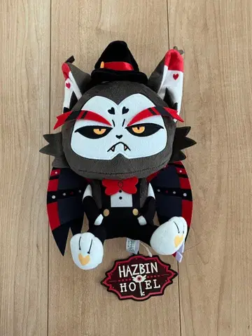 하즈빈 호텔에 어서 오세요 HAZBIN HOTEL 앉은 봉제 인형