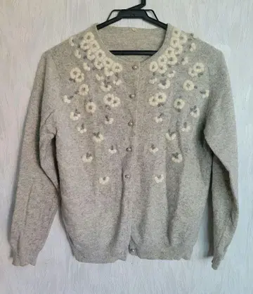 꽃무늬 자수 그레이 가디건