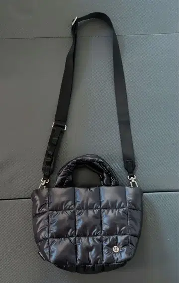 룰루레몬 블랙 퀼팅 숄더백