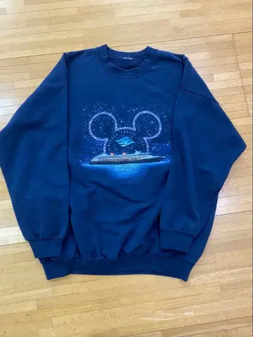 Disney Cruise Line 야경 미키 맨투맨