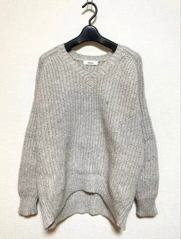 ebure 그레이 V넥 니트