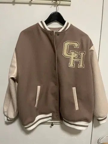 Cheek 바시티 자켓 브라운 베이지 계열