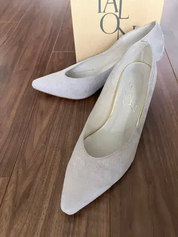 LE TALON 프렌치 스퀘어 펌프스 7cm 스웨이드 그레이