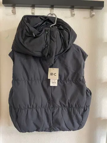 유니클로: C 다운 크롭 베스트 나일론 후데트 넥워머