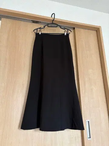 NATURAL BEAUTY BASIC 플레어 스커트 블랙