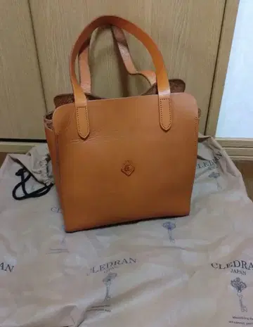 클레도란 소가죽 COUPE TOTE 토트백 카멜