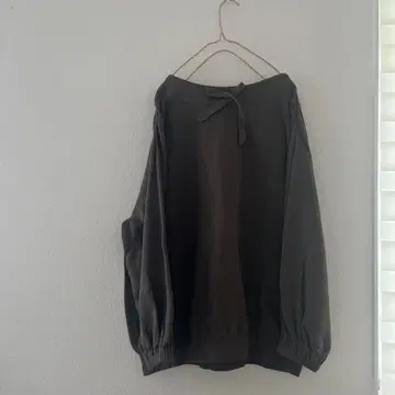 네스트로브 백리본 맨투맨