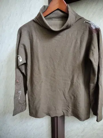 요건 레일 스웨터