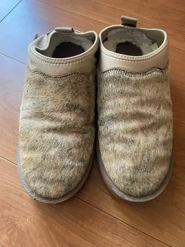 SUICOKE 퍼 소재 슬립온