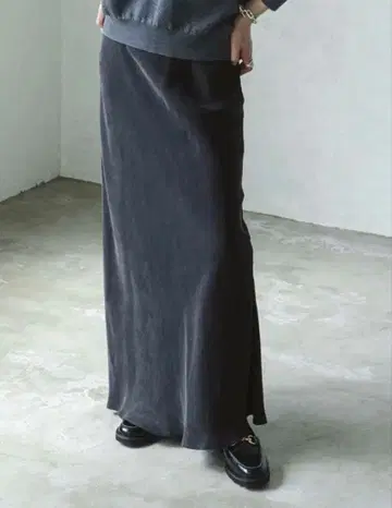 NOBLE 큐프라 새틴 내로우 A라인 스커트