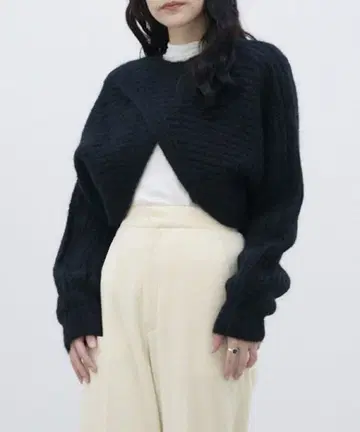 SIWEM MOHAIR SHORT KNIT 블랙 시착만 한 상품