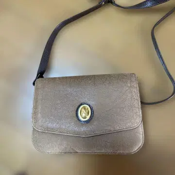 브라운 합성 피혁 숄더백