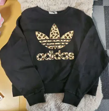 adidas 레오파드 무늬 맨투맨 블랙