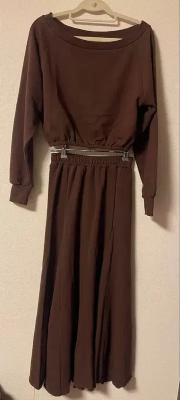 GYDA 제이다 오프숄더 맨투맨 TOPS SET 플레어 SK 새상품!