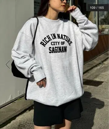 플로키 로고 프린트 맨투맨