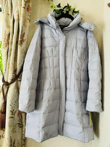 후드 부착 라이트 그레이 다운 자켓