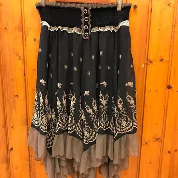 axes femme 플레어 스커트 블랙과 그레이 자수