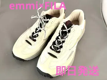 FILA x emmi 콜라보 스니커즈