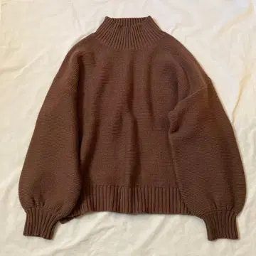 로리즈팜 니트 스웨터 브라운 갈색 하이넥 볼륨 소매