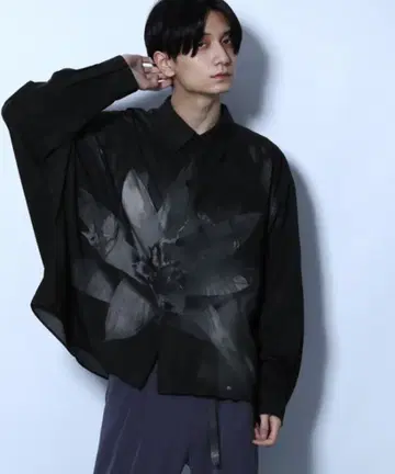 카라 플라워 돌먼 셔츠 HARE