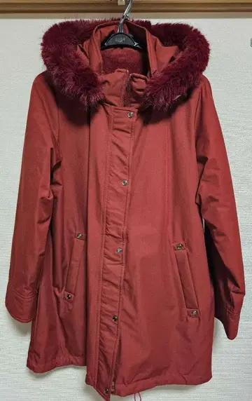 [ 미사용품 ] 전체 안감 하프 코트. 후드, 퍼는 탈부착 가능