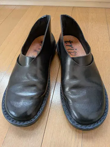 트리픈 블랙 가죽 슬립온 24.5cm