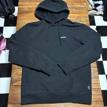 파타고니아 후드티 P-6 블랙