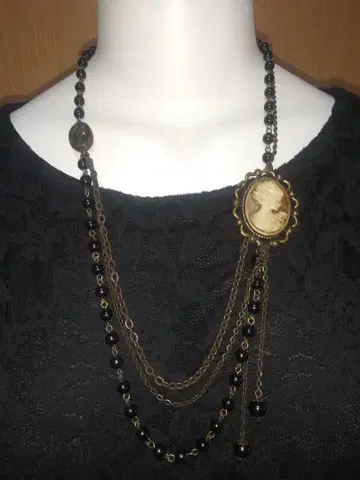 카메오 디자인 블랙 목걸이