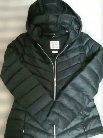 새상품급 GEOX 후드 부착 다운 자켓