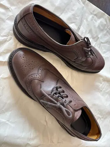 브라운 가죽 윙팁 드레스 신발