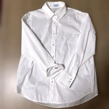 쿠미쿄쿠 화이트 블라우스