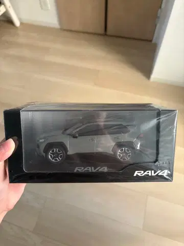 도요타 RAV4 미니카 어반 카키