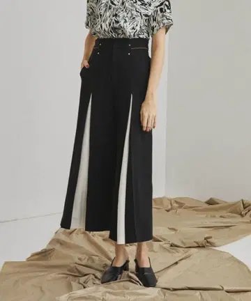 UNITED TOKYO 바이컬러 플레어 와이드 팬츠 블랙 화이트