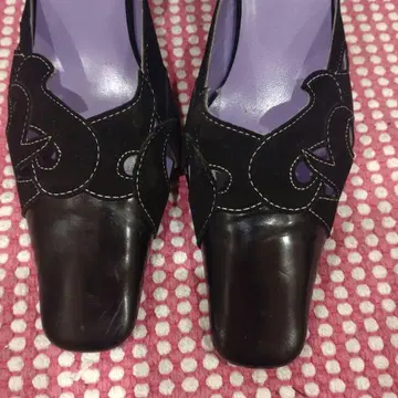 [ 긴자 카네마츠 ] 블랙 스웨이드 컷 아웃 펌프스 중간 힐